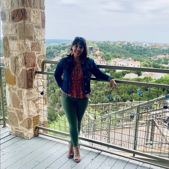 Meet your Posher, Tracy - Picture 1 of 1